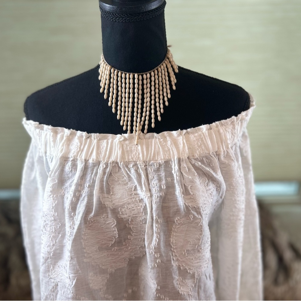 Elizabeth & James Off White Blouse with Elastic Neckline